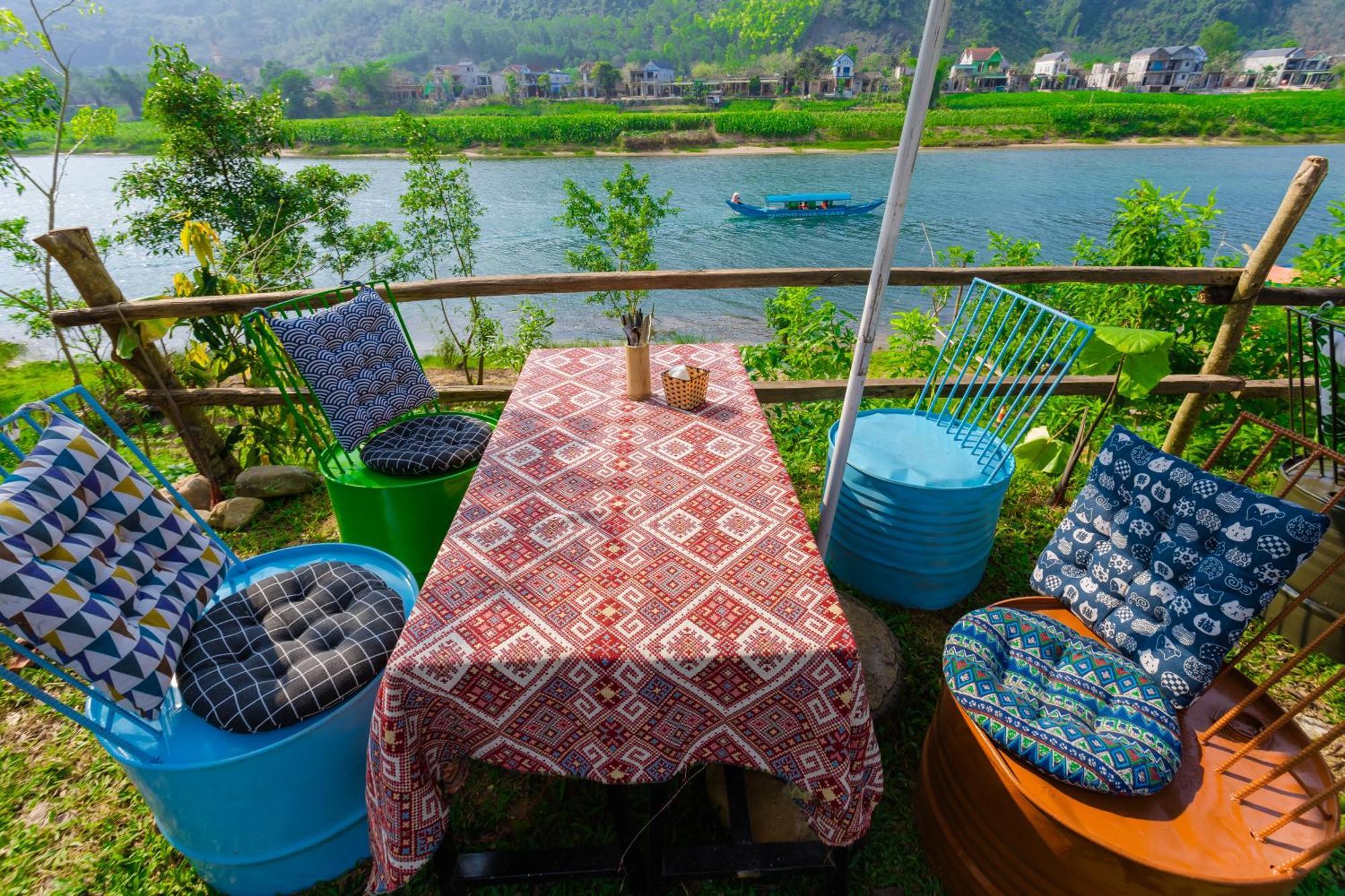 Son River Homestay Фонгня Экстерьер фото